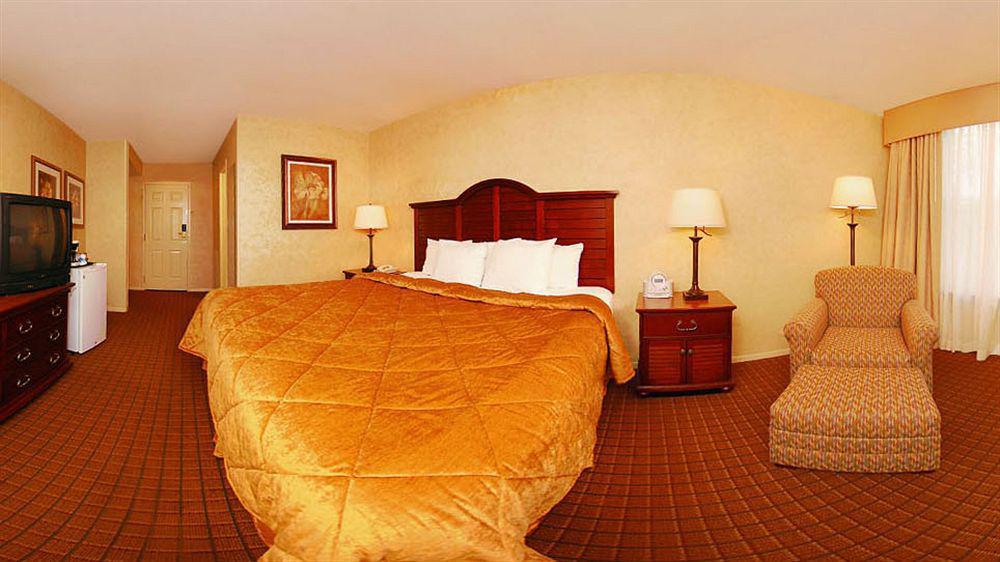 Quality Inn Pittsburgh Airport Oakdale Eksteriør billede