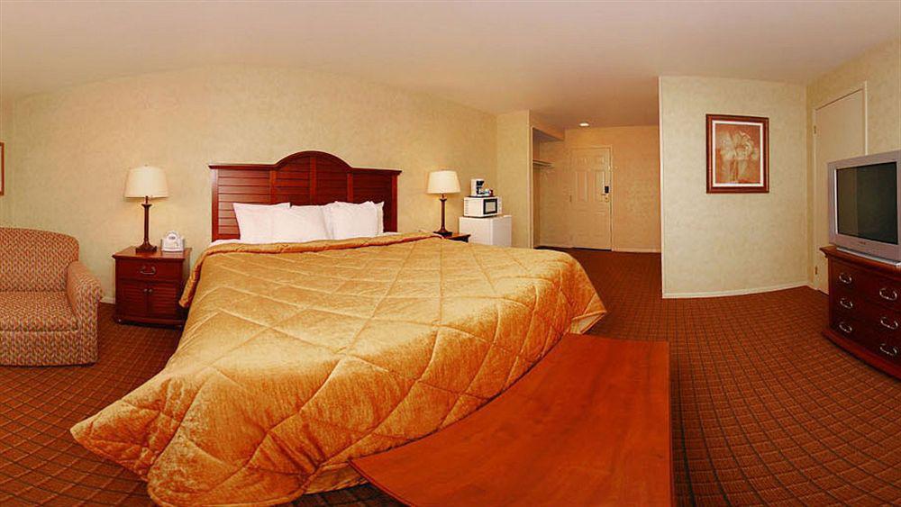 Quality Inn Pittsburgh Airport Oakdale Eksteriør billede